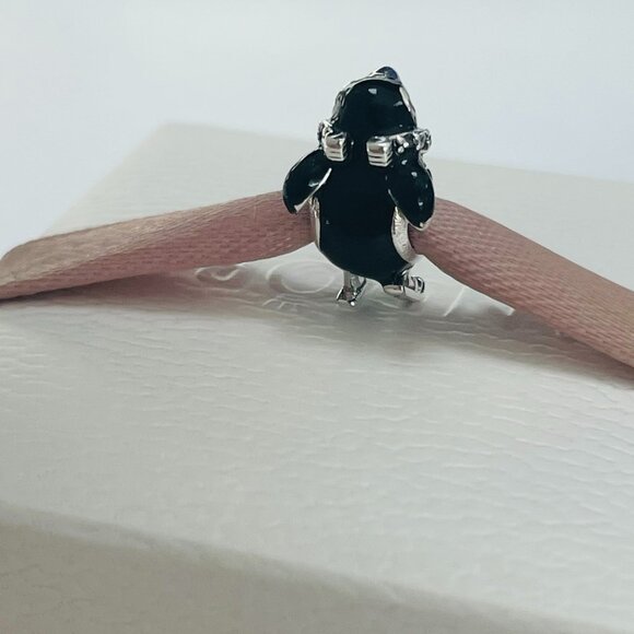 Pandora Skiing Penguin Charm - Picture 4 of 6